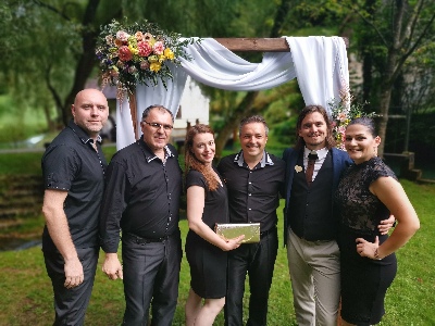 Skupina Nightlife - Nightlife band s Klemnom Janežičem in Nino Ivanjisin Janežič na poroki na Dolenjskem